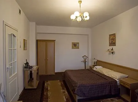 Hotell Nton 3*