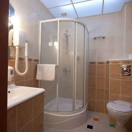 Ξενοδοχείο Nton 3*